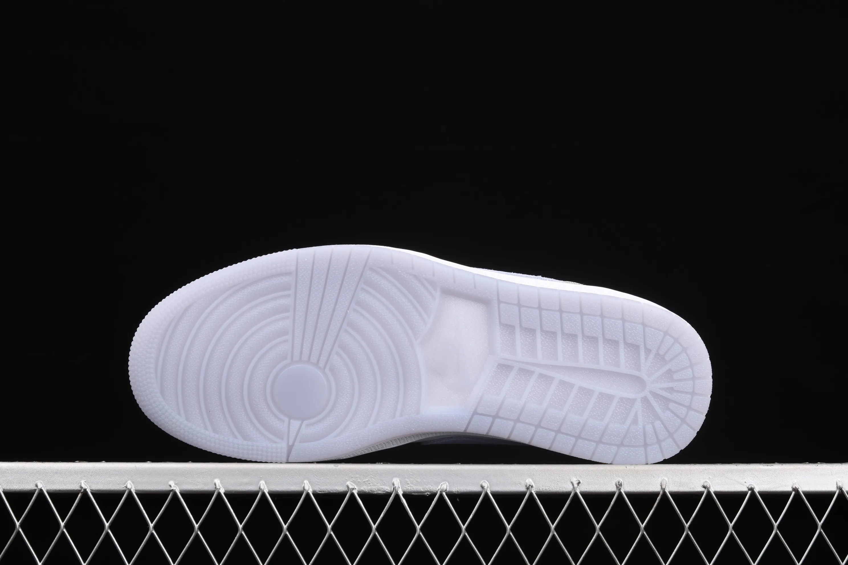 All categories Air Jordan Jordan series basketball shoes Air Jordan 1 Mid Air Jordan 1 Mid AJ1 Joe 1 Zhongbang white gray blue color BQ6472-105